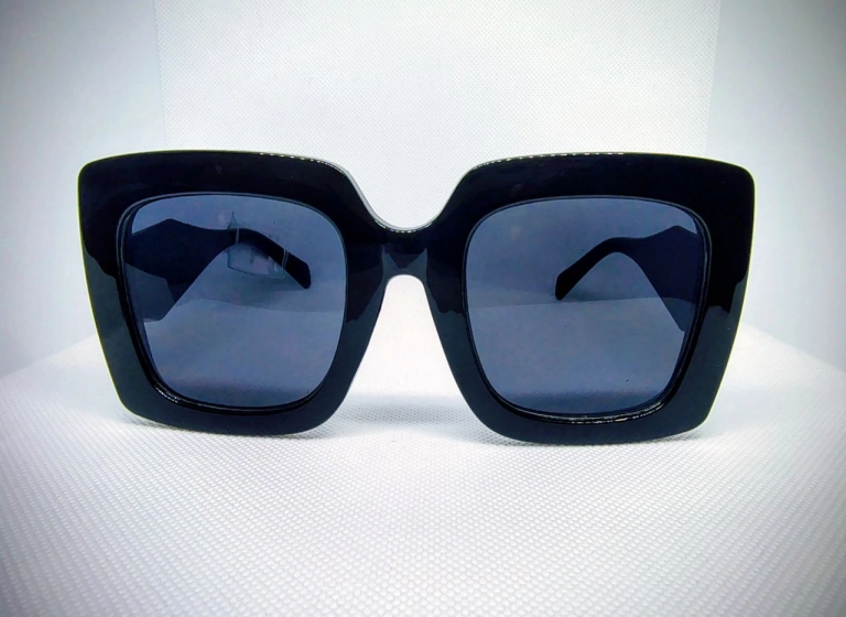 Веснушки радужки. Зачем носить солнцезащитные очки?